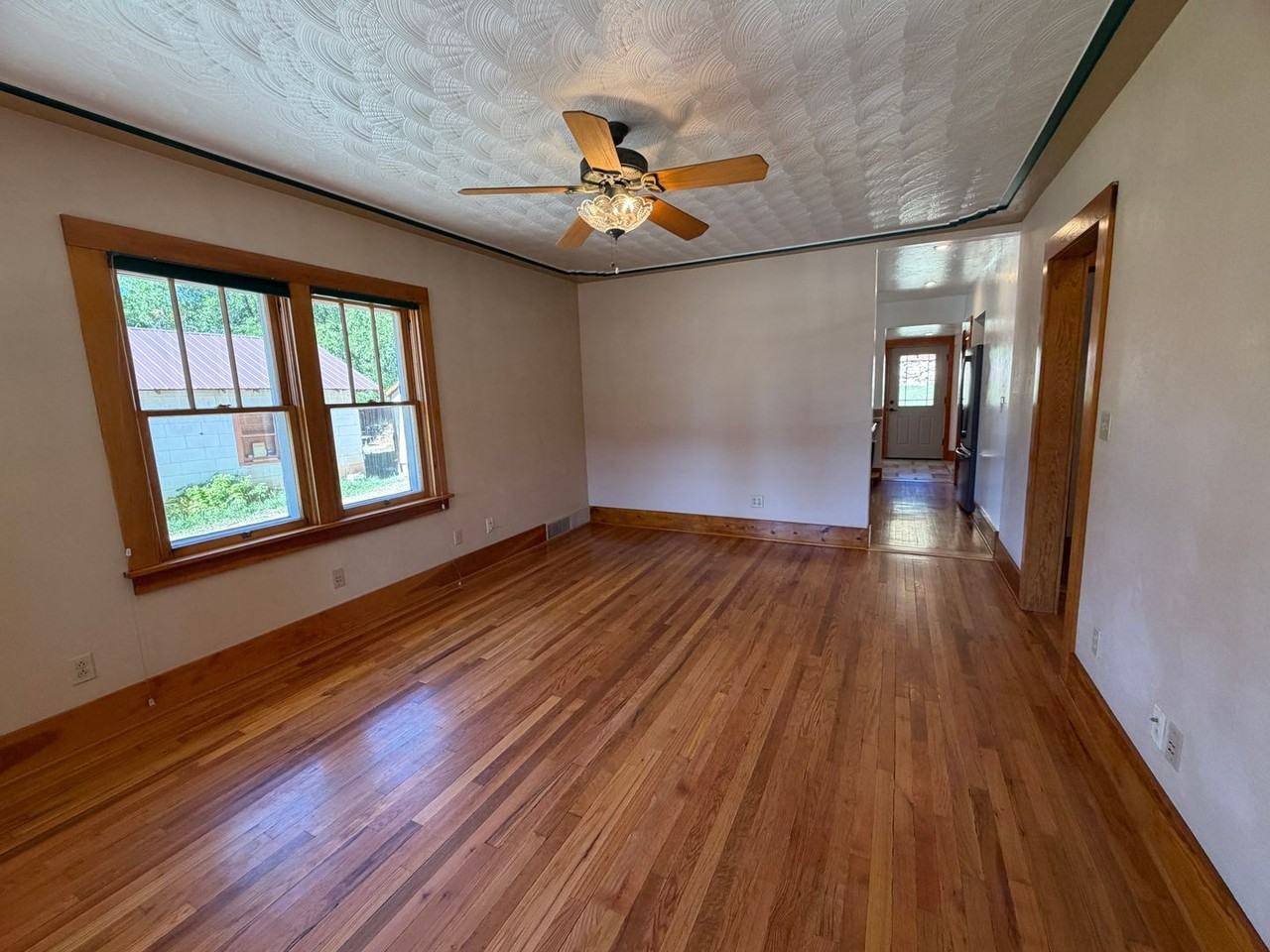 1447 W 3rd Ave - Photo 6 of 31