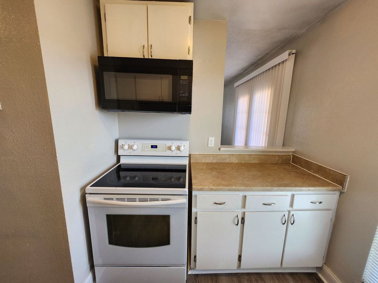4420 Loomis Ave #4 - Photo 4 of 24