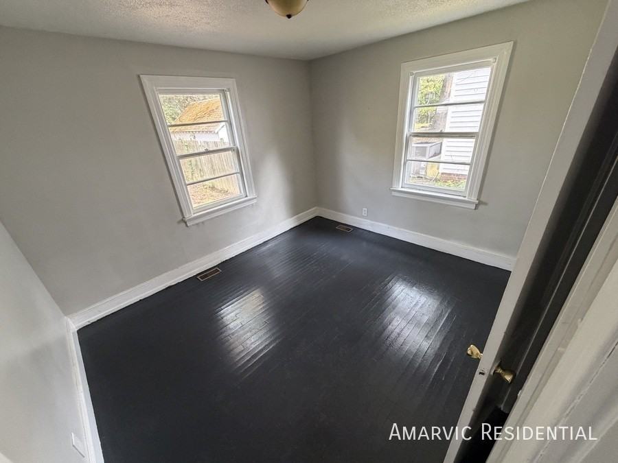 1207 Cypress St - Photo 7 of 8