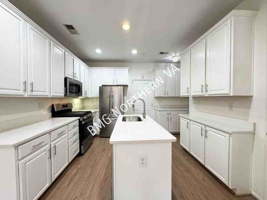 9508 Walker Way - Photo 5 of 25