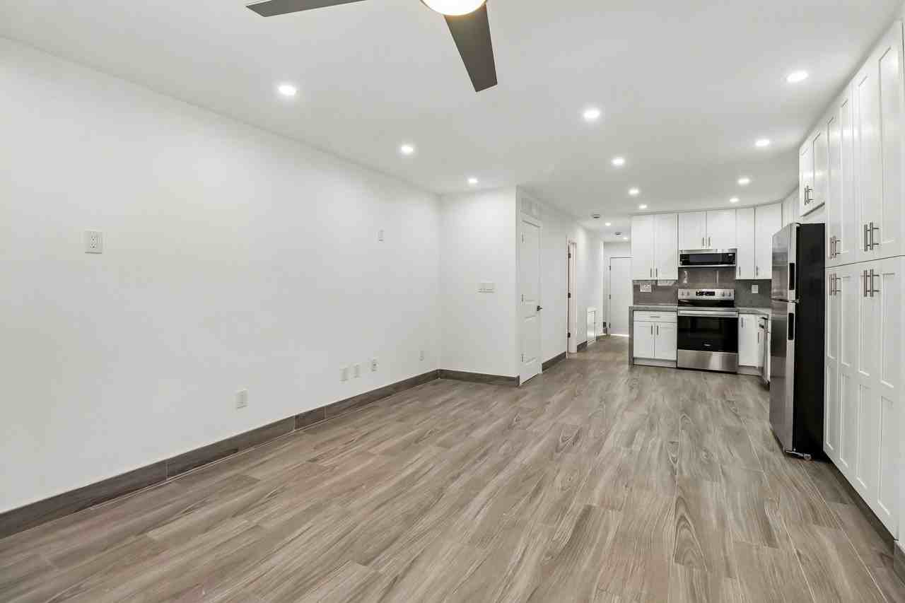 445 Garrison St #15 - Photo 3 of 42
