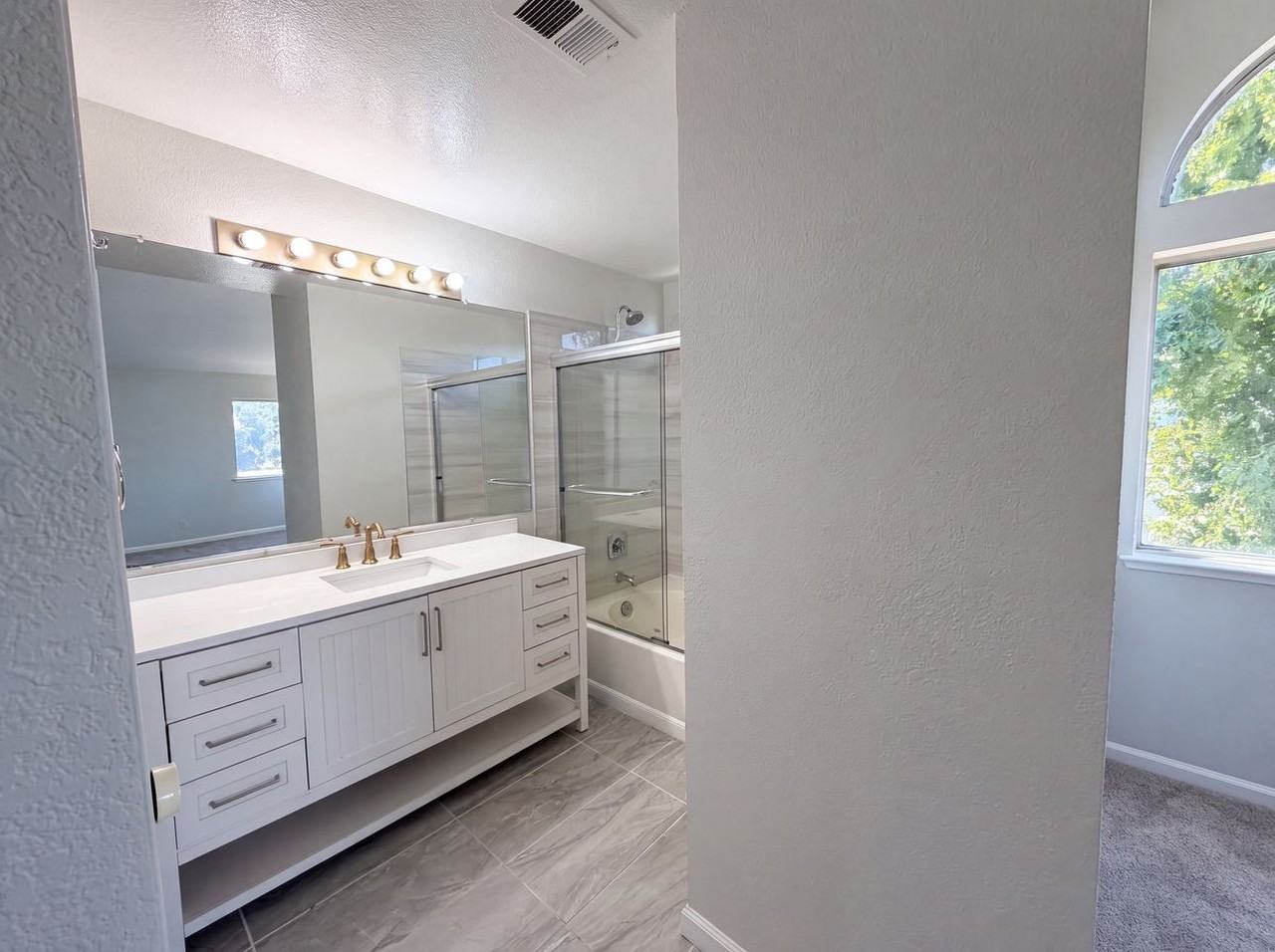 5151 Brookfield Court - Photo 5 of 9