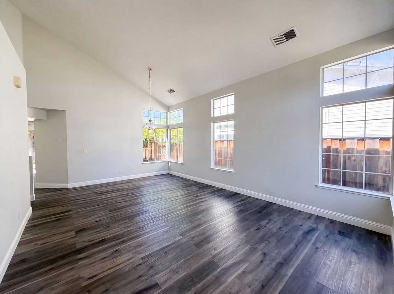 5151 Brookfield Court - Photo 7 of 9
