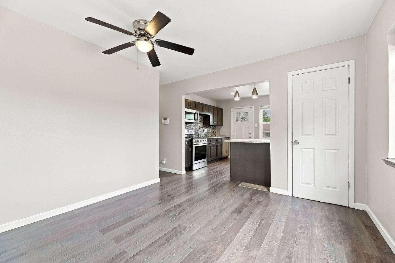 3259 N Adams St - Photo 3 of 30