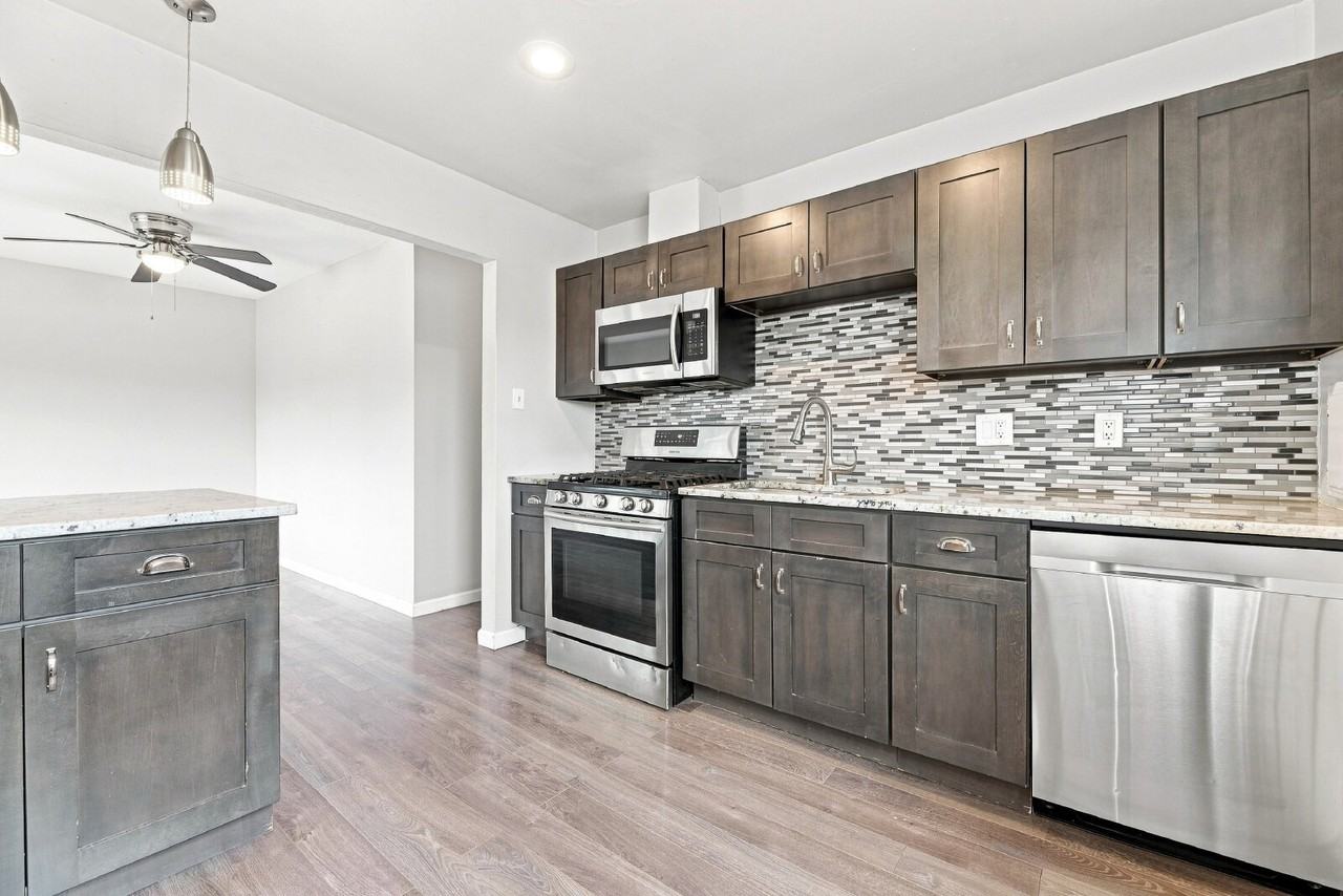 3259 N Adams St - Photo 6 of 30