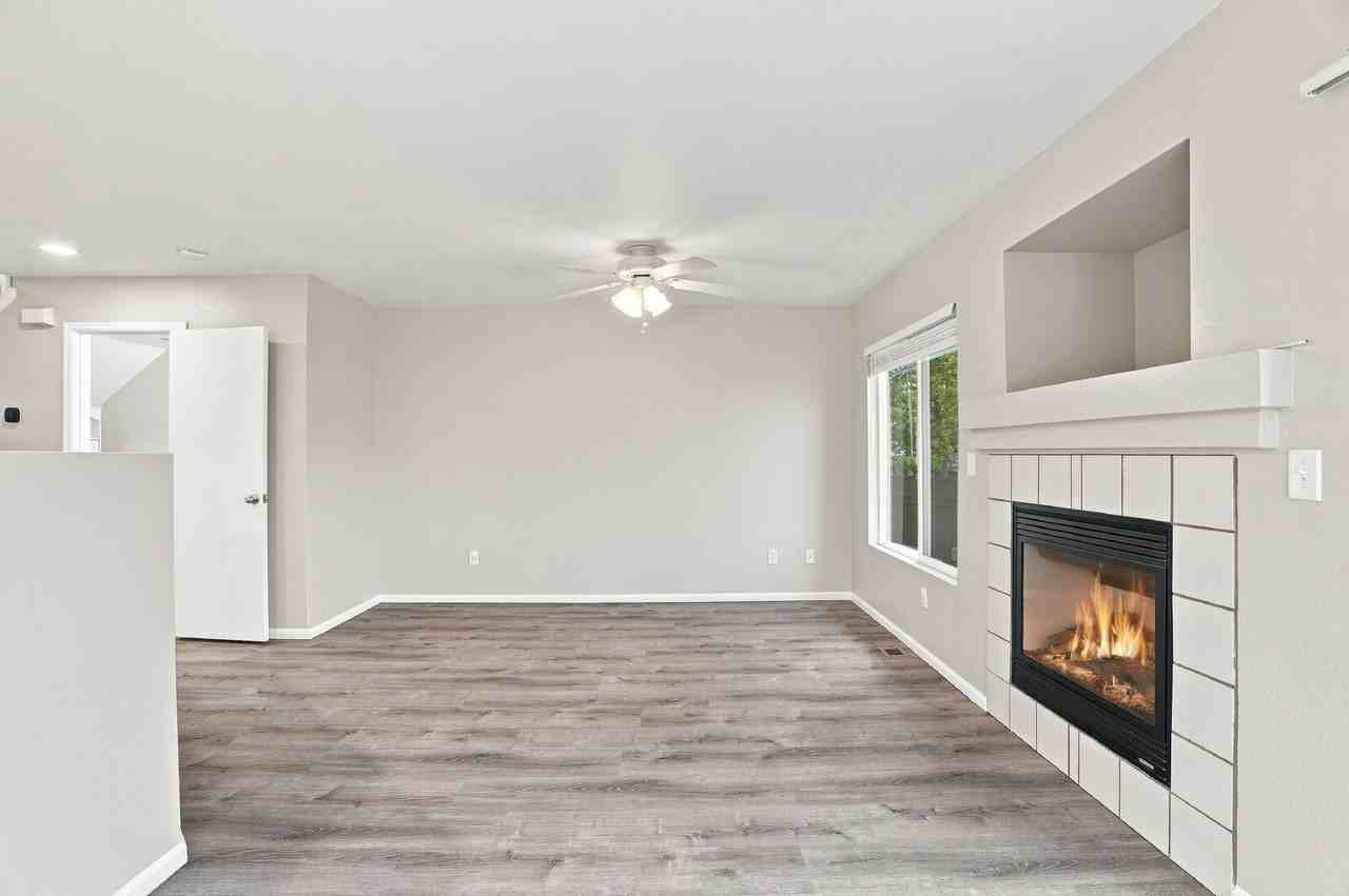 4028 Three Bridges Ct - Photo 6 of 40