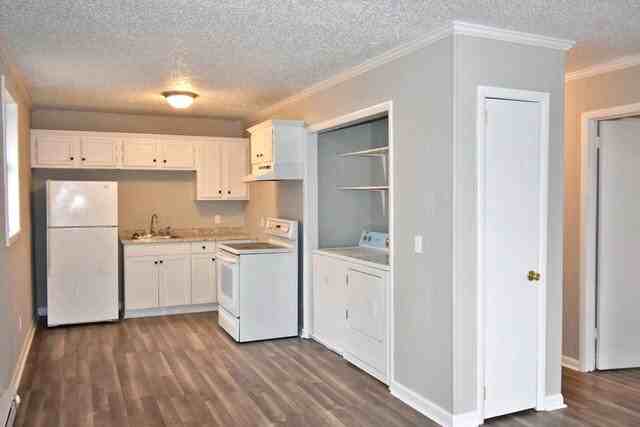 1409 Douglas Ave - Photo 7 of 15