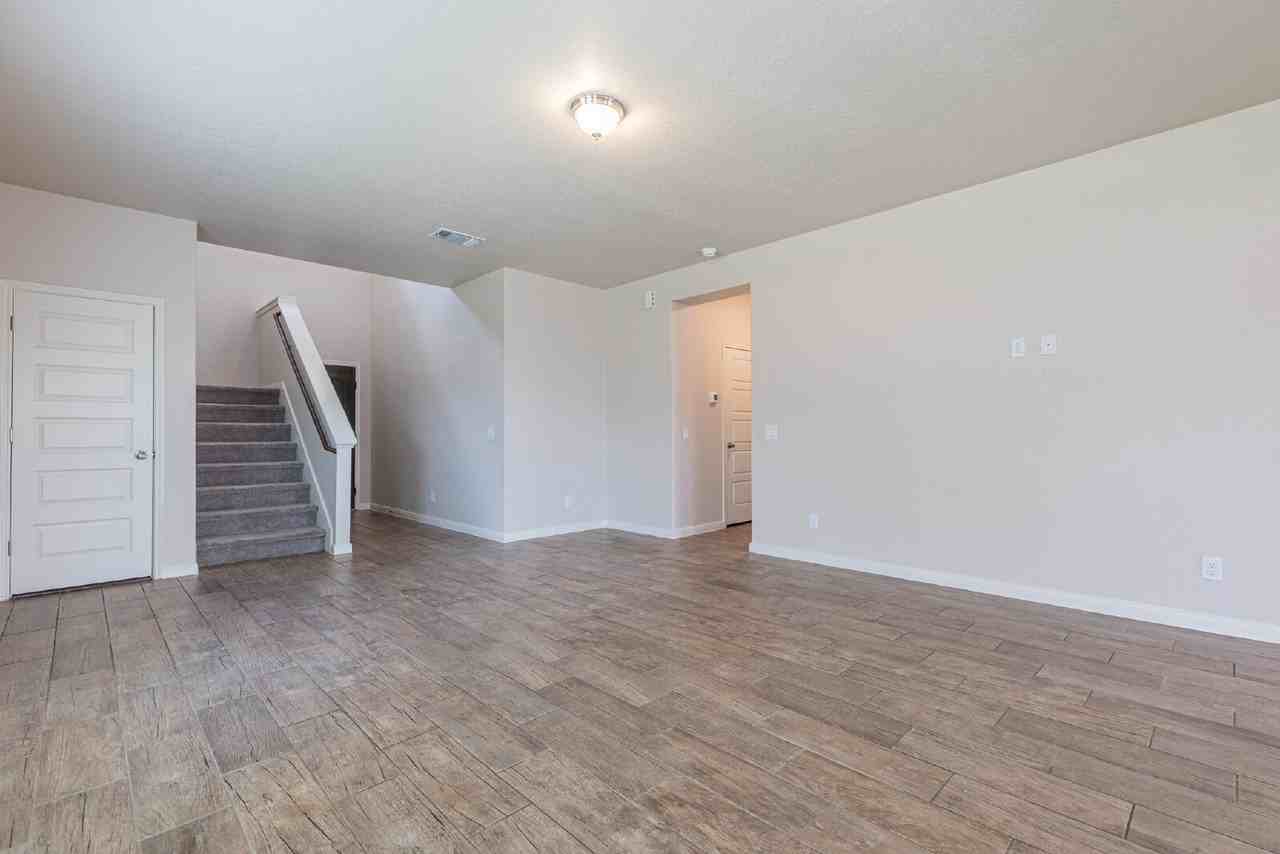 746 Farmers Dell - Photo 7 of 42