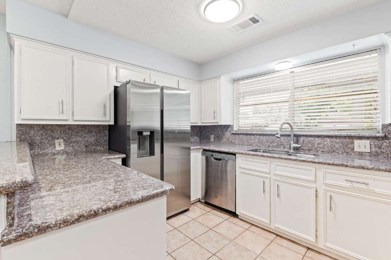 118 E Thornton Rd - Photo 3 of 22