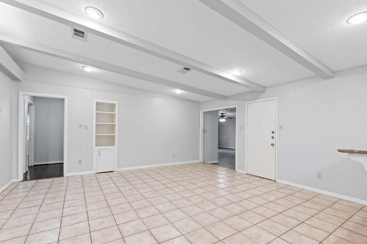 118 E Thornton Rd - Photo 4 of 22