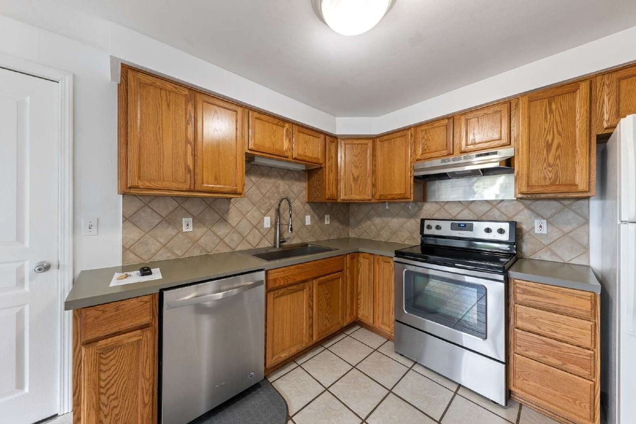 1270 N Adams St - Photo 6 of 22