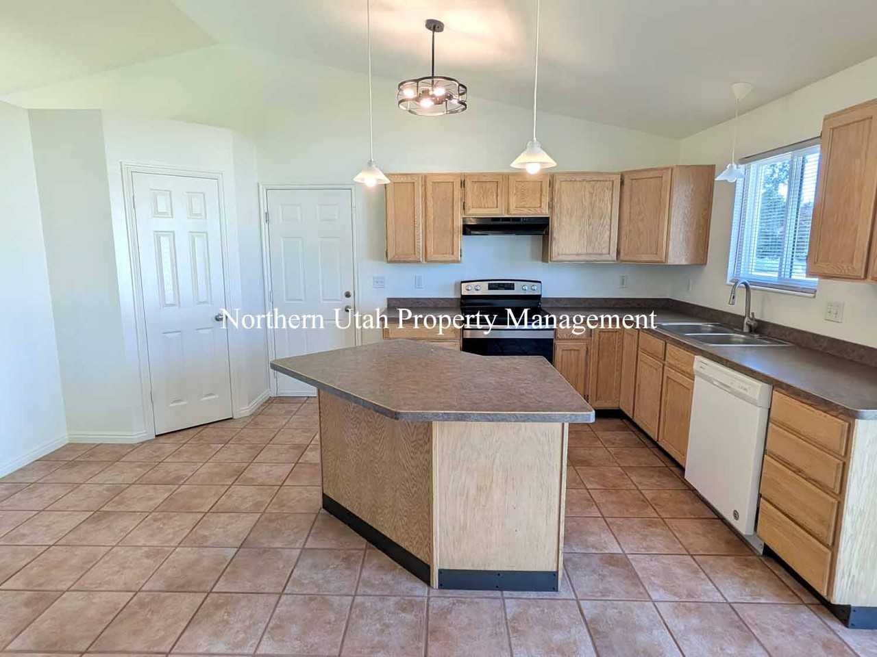 3857 N 2750 W - Photo 5 of 22