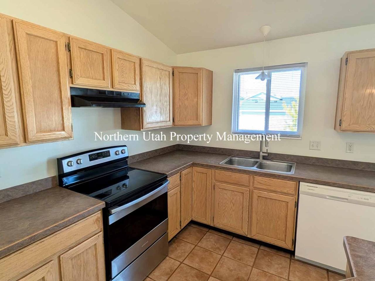 3857 N 2750 W - Photo 6 of 22