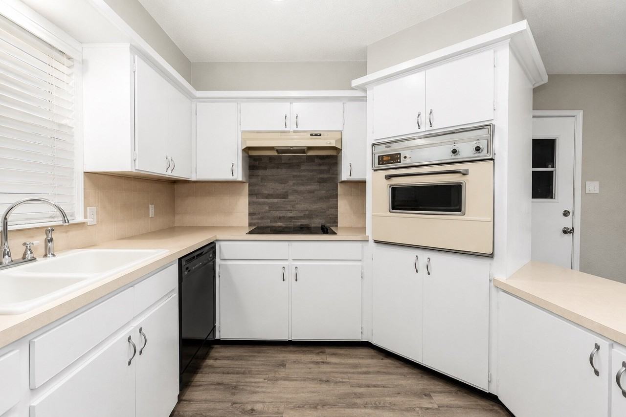 LZ 5428 31st Street - Photo 2 of 14