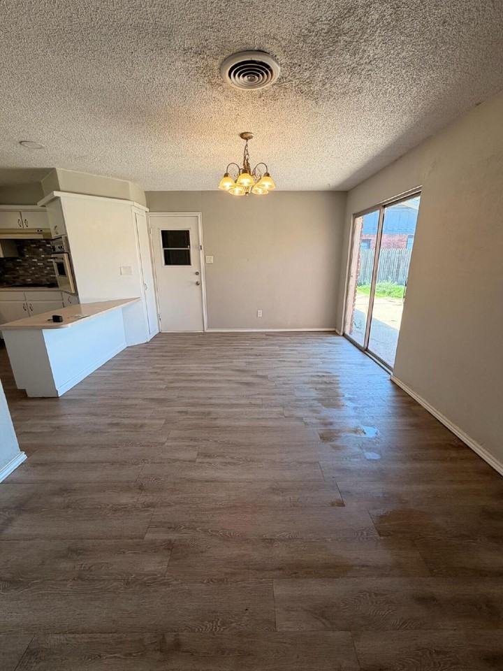 LZ 5428 31st Street - Photo 5 of 14