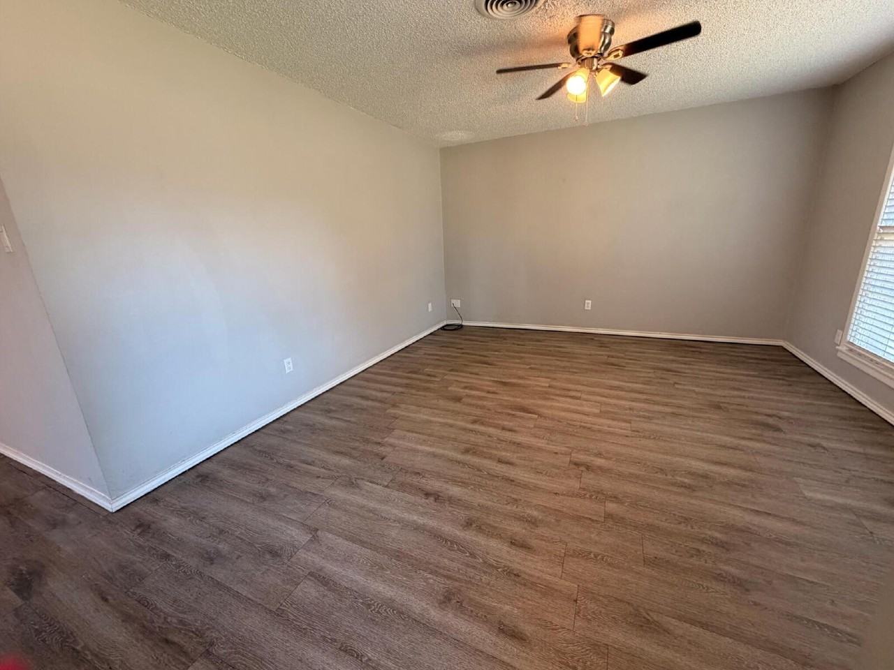 LZ 5428 31st Street - Photo 6 of 14