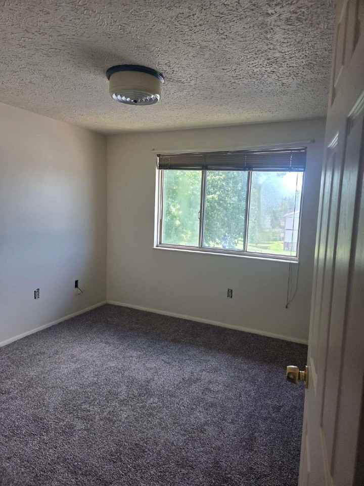 751 Heather Ridge Dr #M - Photo 3 of 9