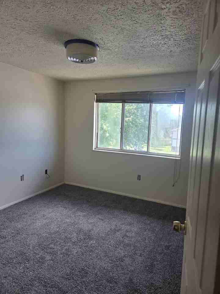 751 Heather Ridge Dr #M - Photo 4 of 9