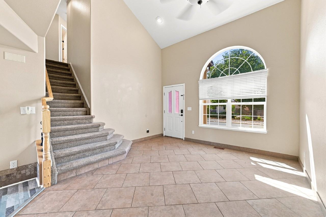 5644 Mountain Garland Dr - Photo 3 of 44