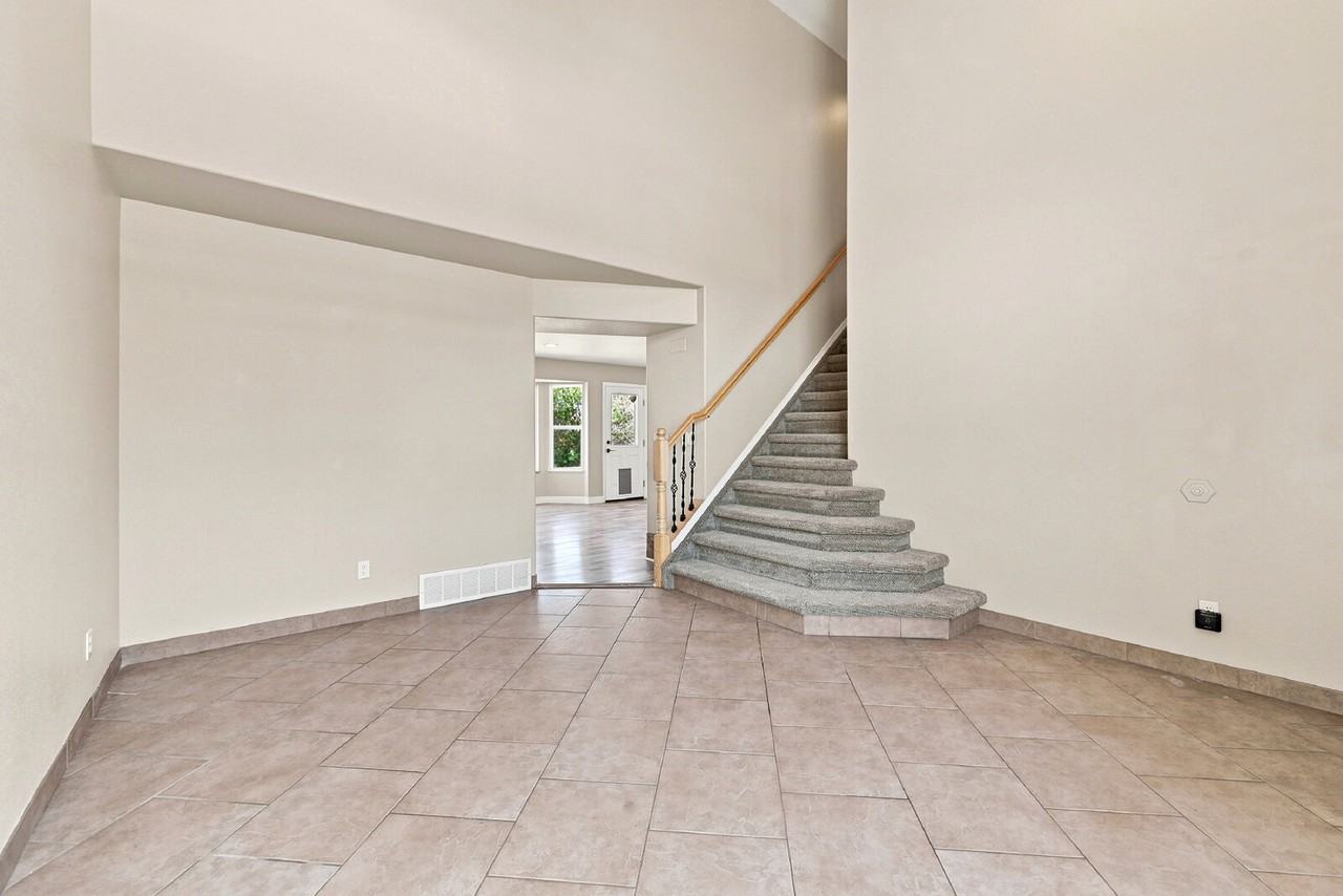 5644 Mountain Garland Dr - Photo 4 of 44