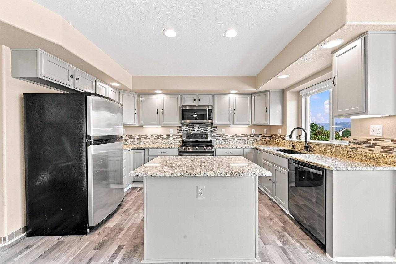 5644 Mountain Garland Dr - Photo 5 of 44