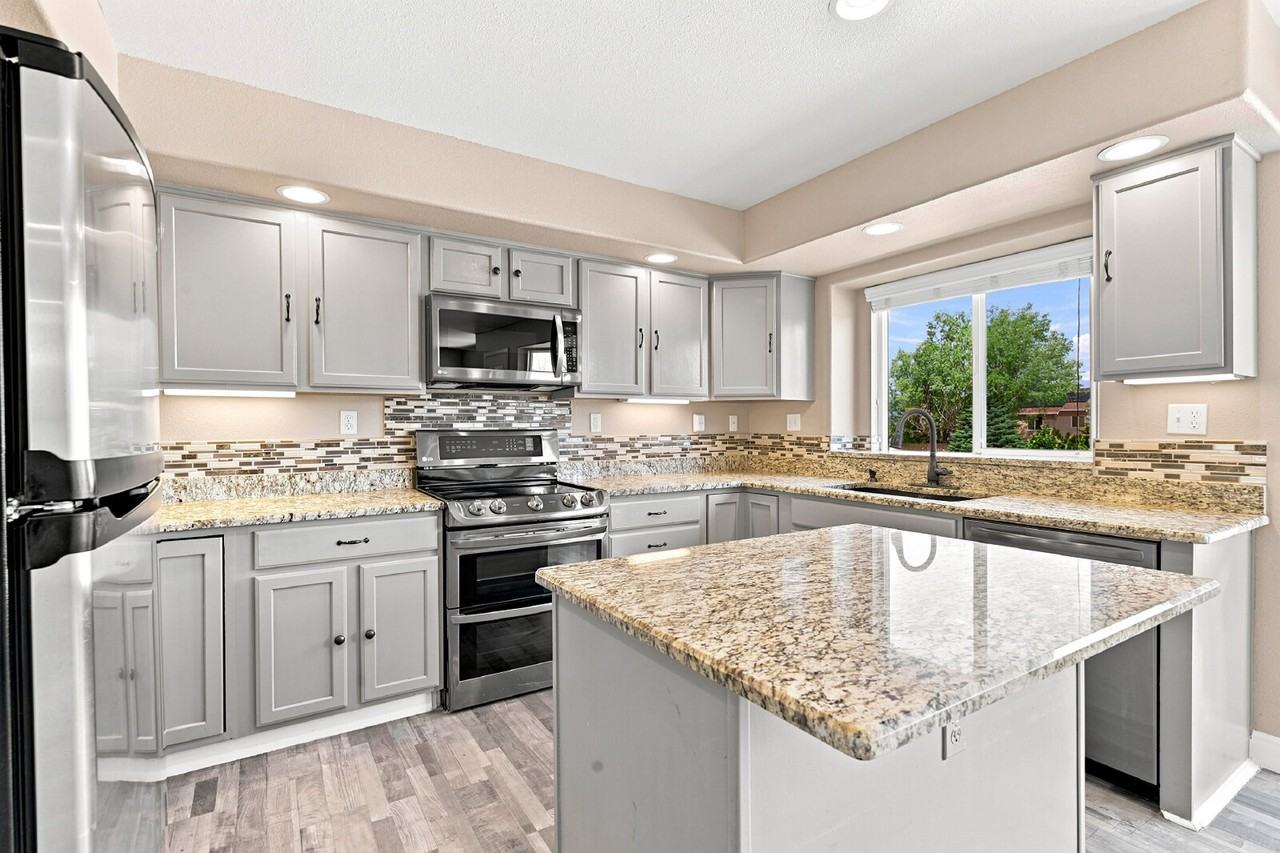 5644 Mountain Garland Dr - Photo 6 of 44