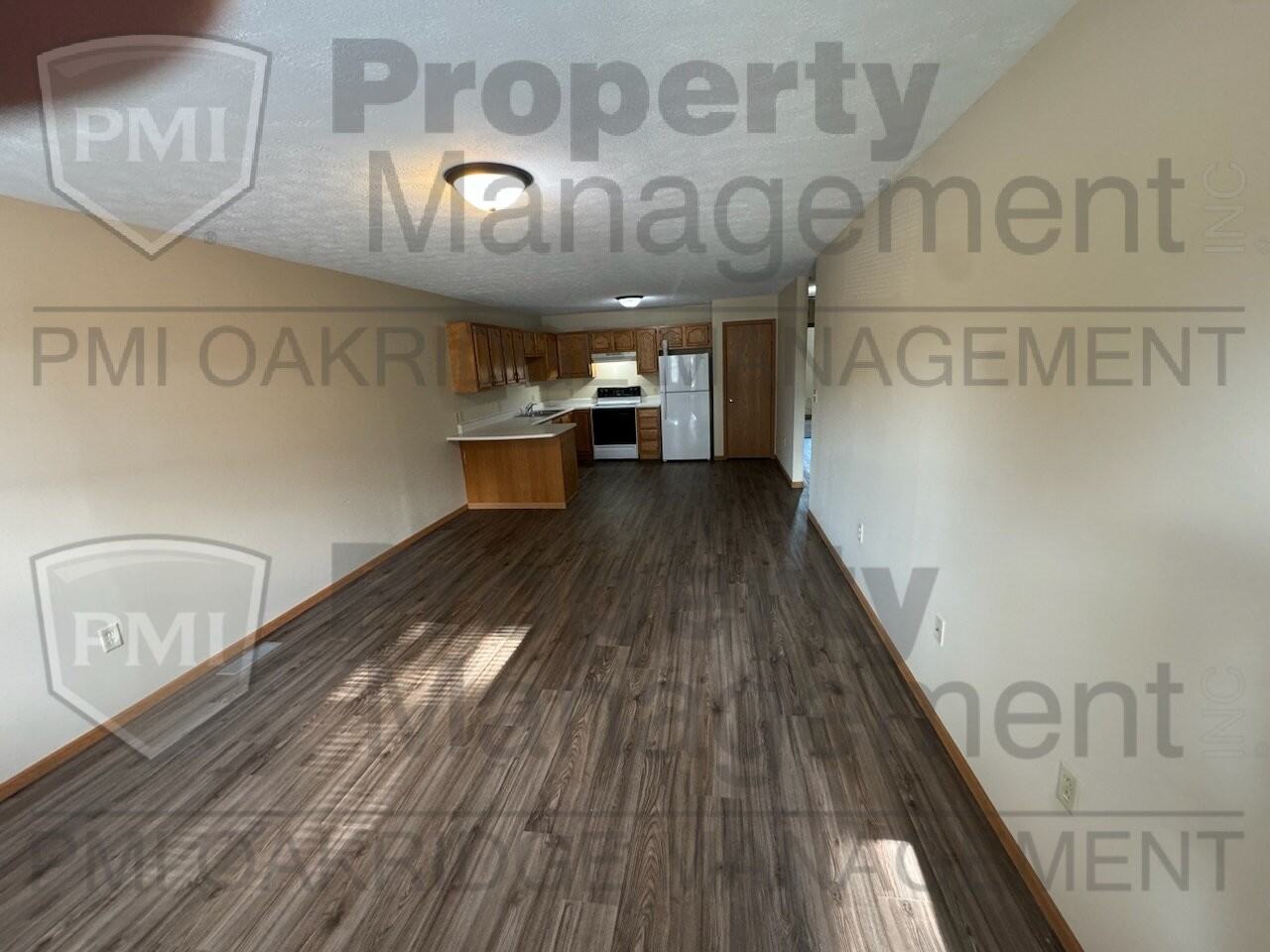 233 Elizabeth Dr - Photo 2 of 9