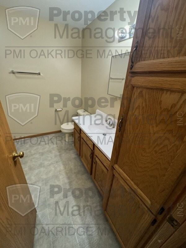 233 Elizabeth Dr - Photo 5 of 9