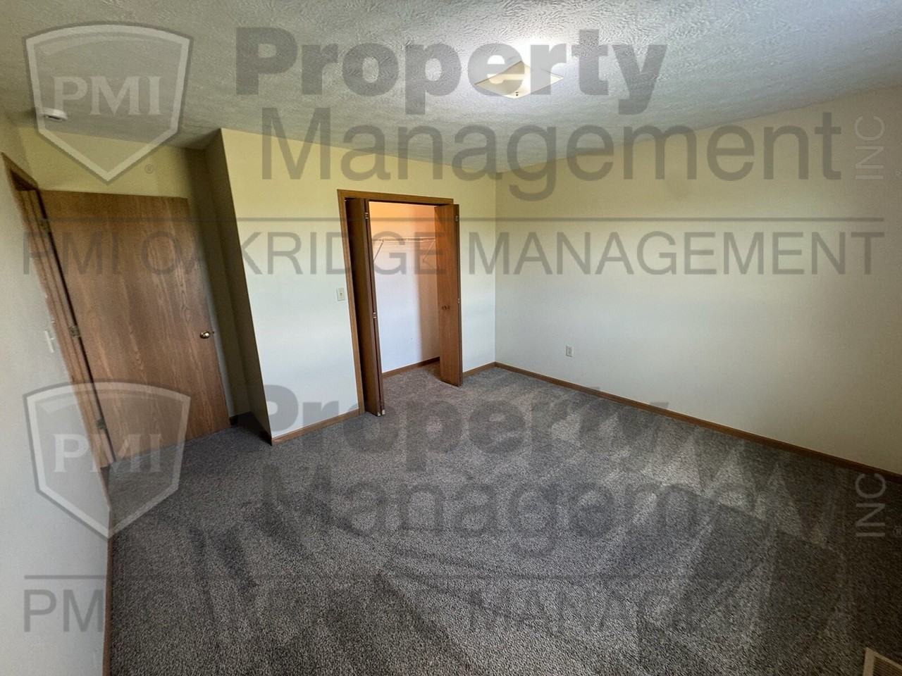 233 Elizabeth Dr - Photo 7 of 9