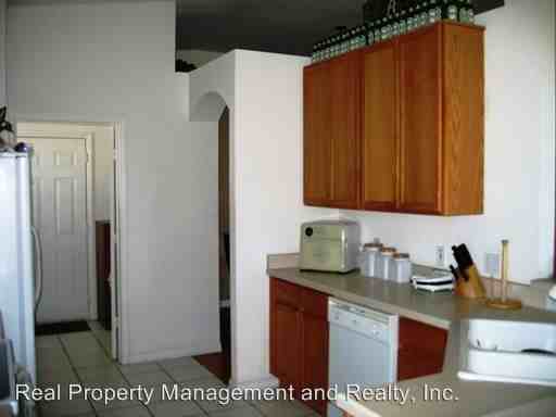 3207 Stonehurst Cir - Photo 3 of 13