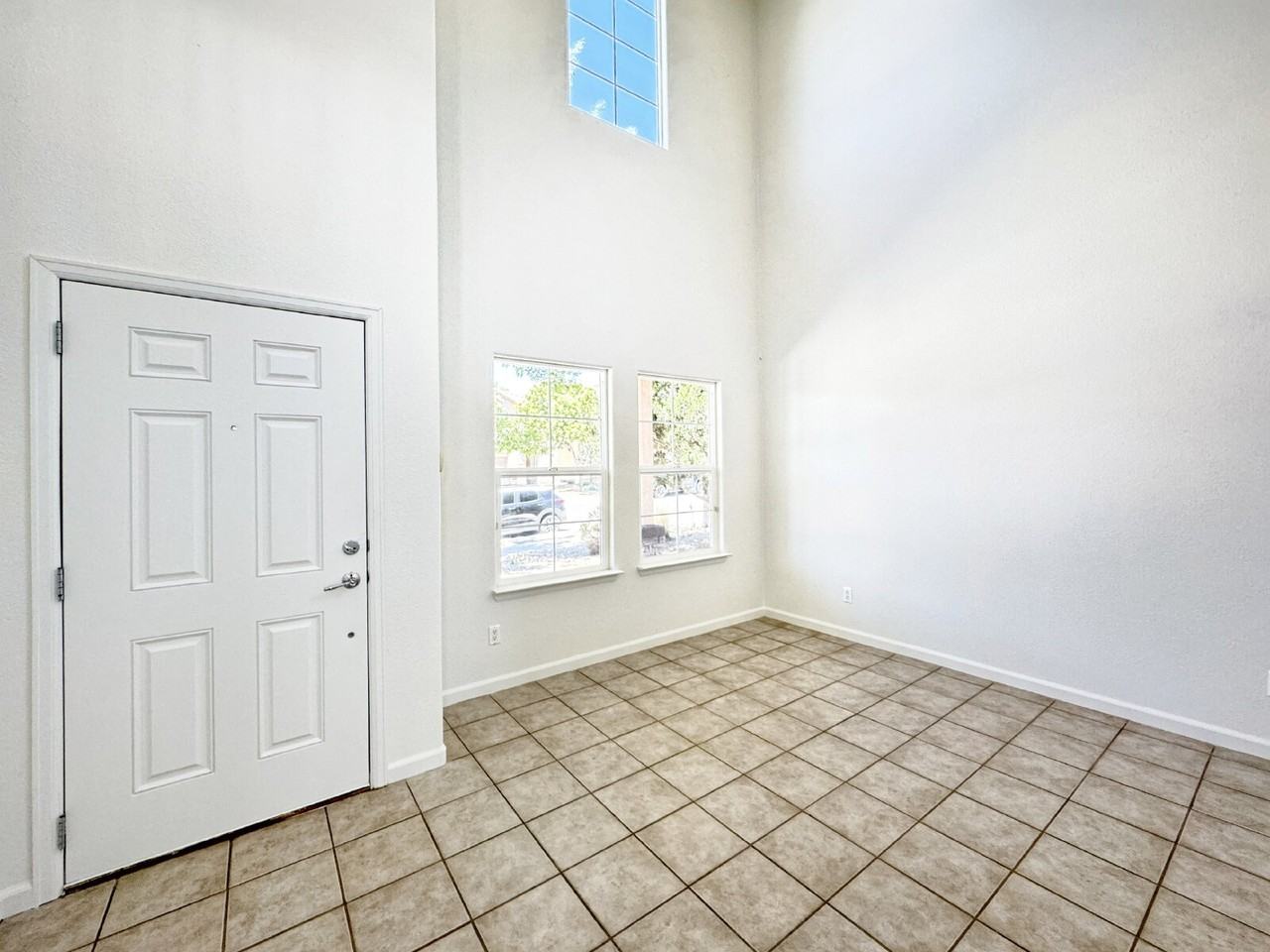 426 Paseo Roja Pl Ne - Photo 2 of 30