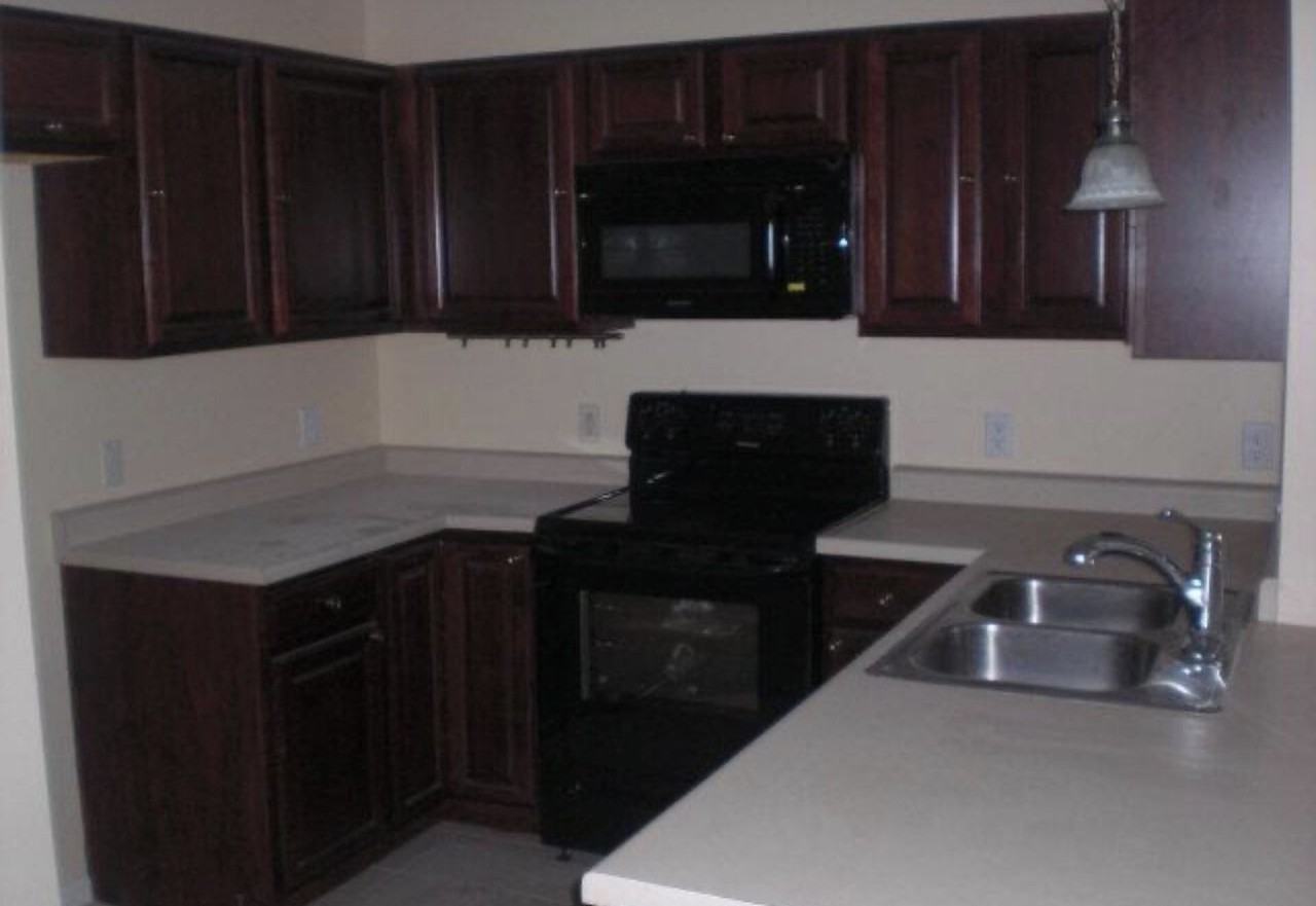 608 Kingfisher Ln Apt E - Photo 2 of 8