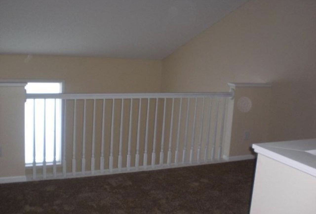608 Kingfisher Ln Apt E - Photo 3 of 8