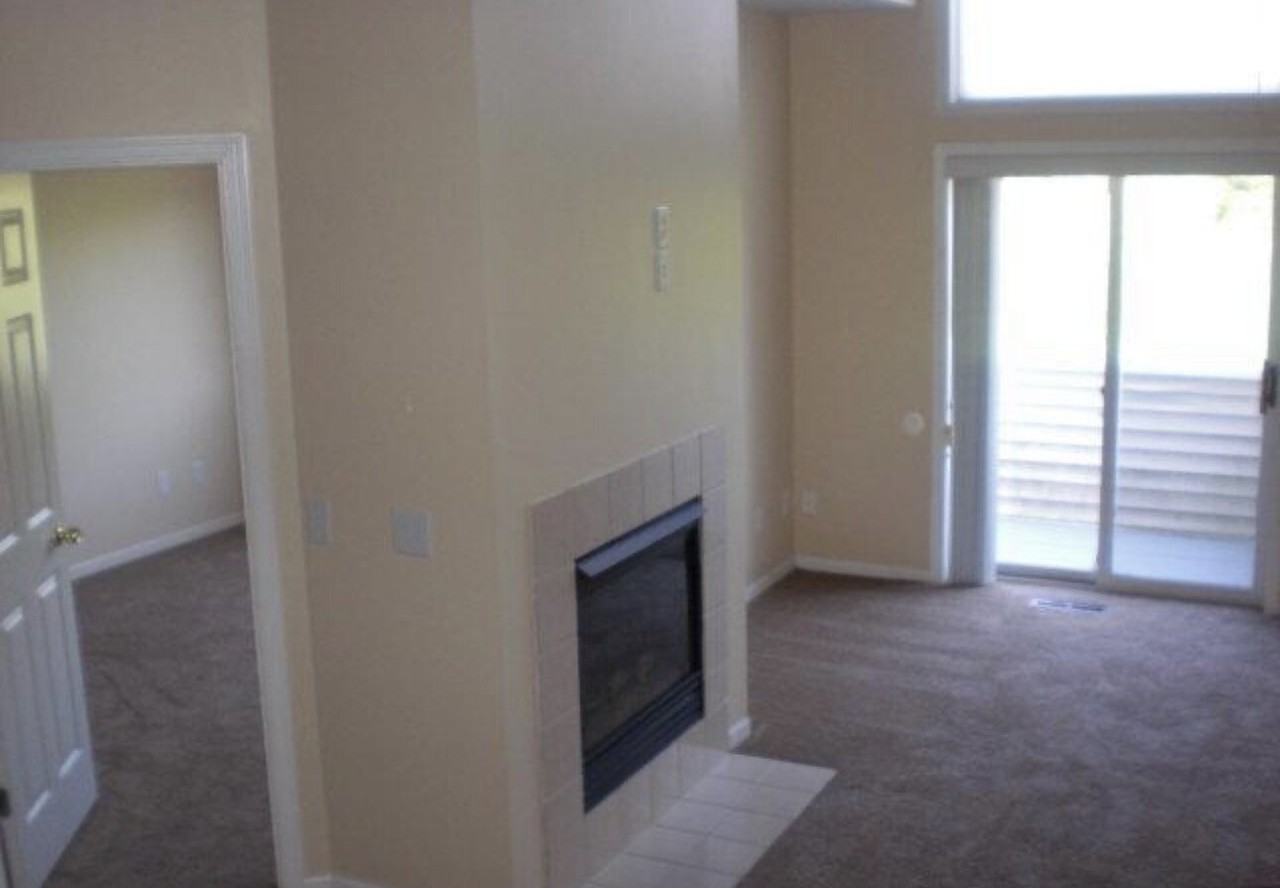 608 Kingfisher Ln Apt E - Photo 7 of 8