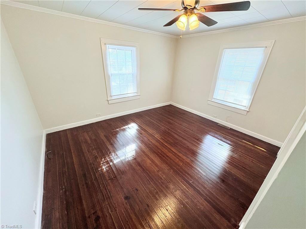 1604 Walker Pl - Photo 3 of 12