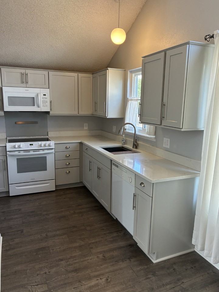 3851 S Genoa Way #B - Photo 4 of 25