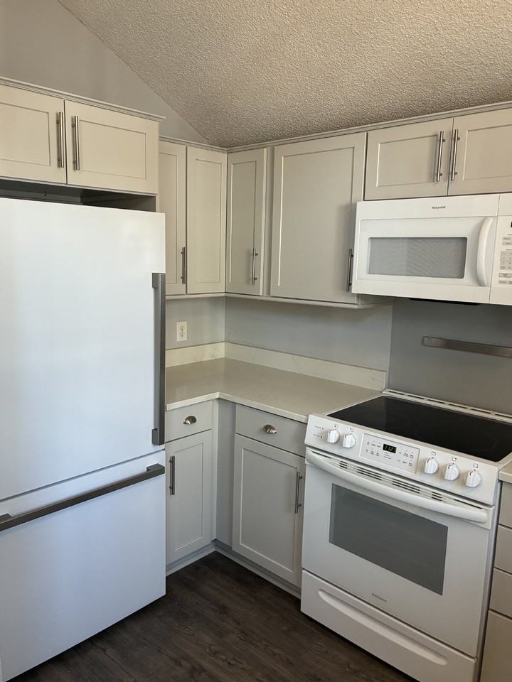 3851 S Genoa Way #B - Photo 5 of 25