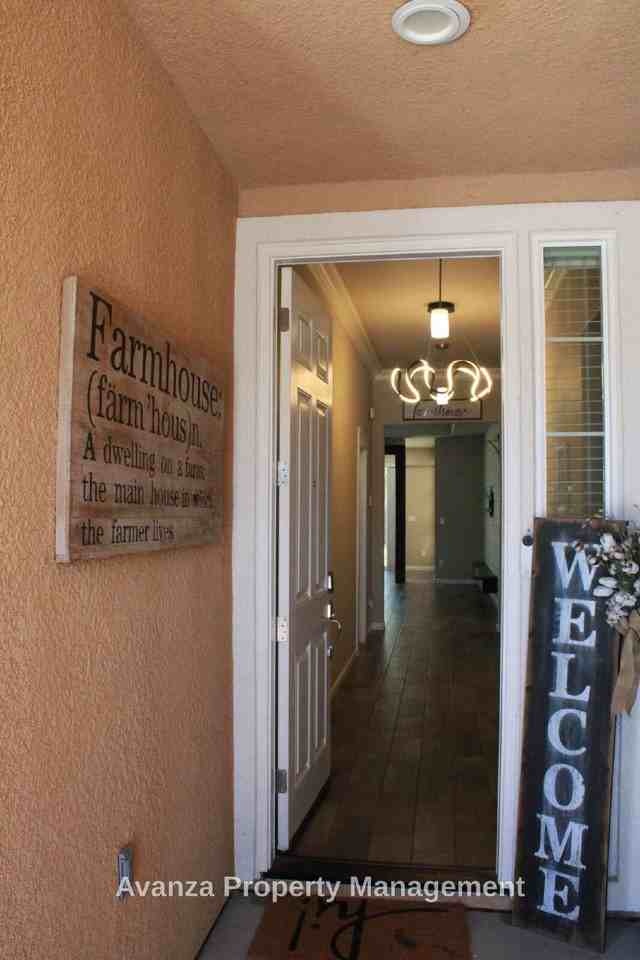 3599 Corazon Ave - Photo 5 of 39