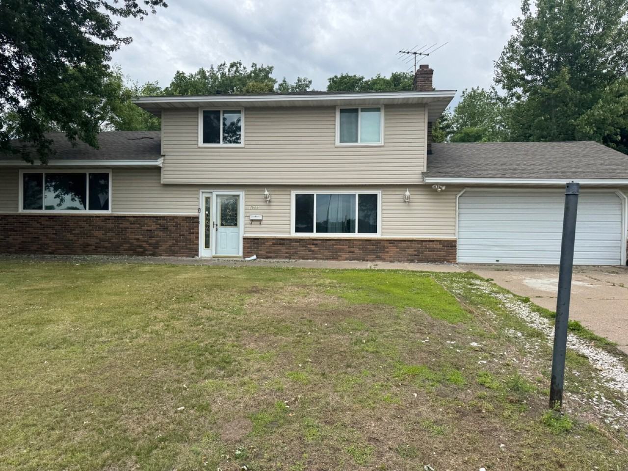 7509 Regent Ave N - Photo 2 of 21