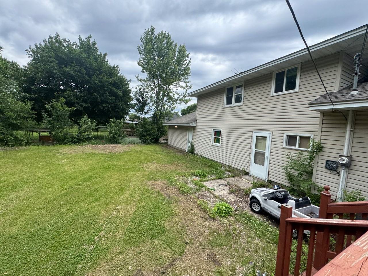 7509 Regent Ave N - Photo 3 of 21