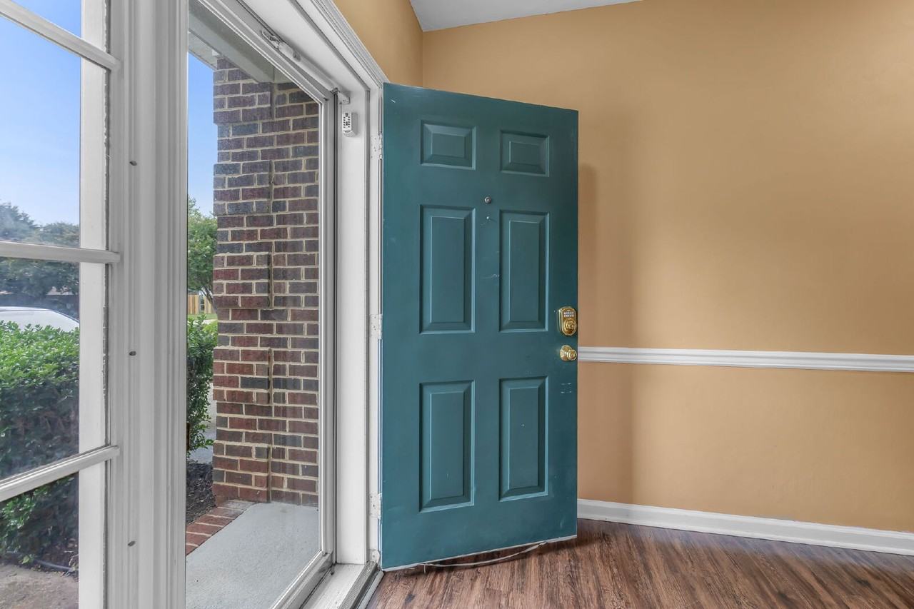 5277 Summer Cres - Photo 4 of 45