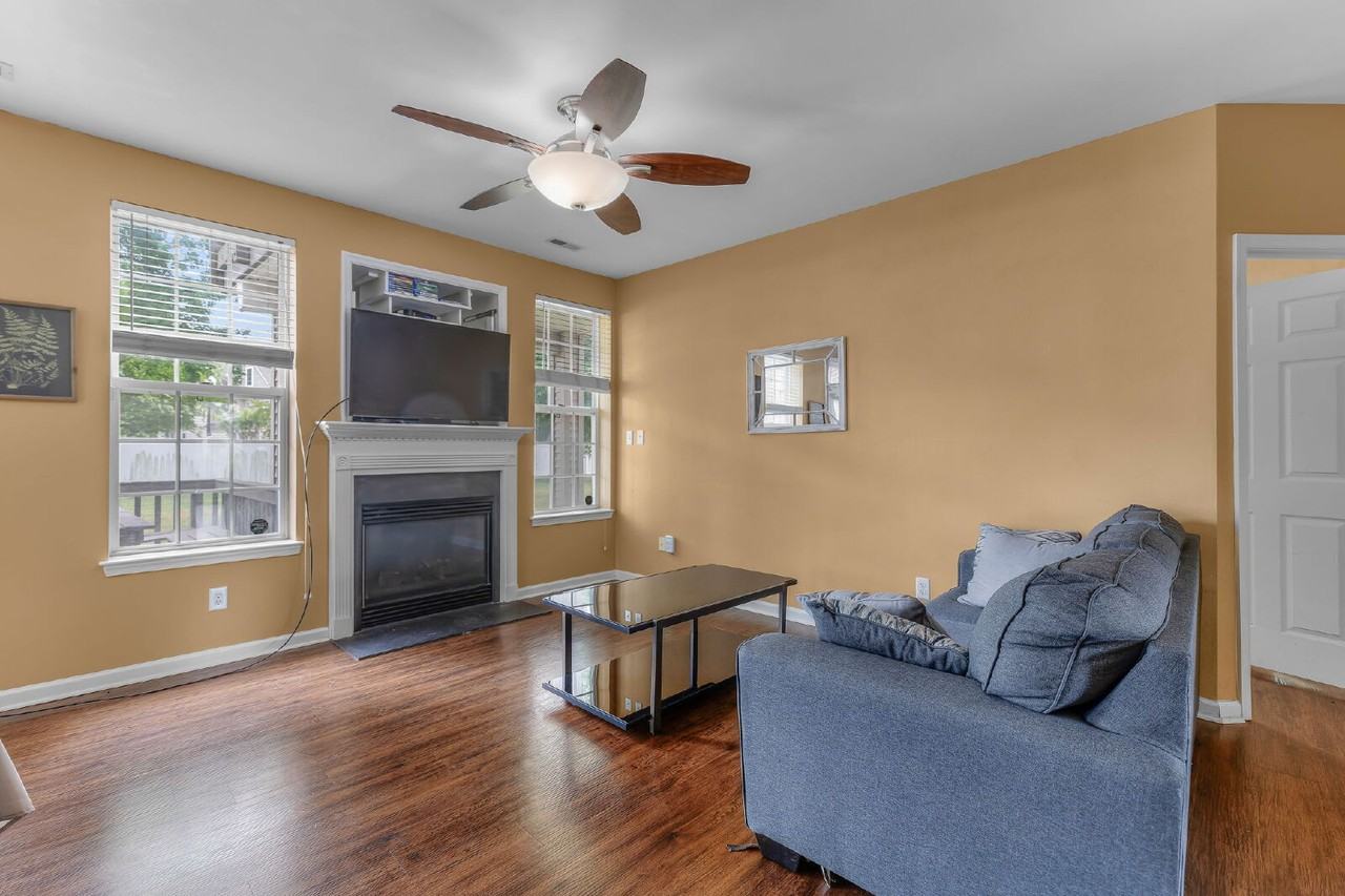 5277 Summer Cres - Photo 7 of 45