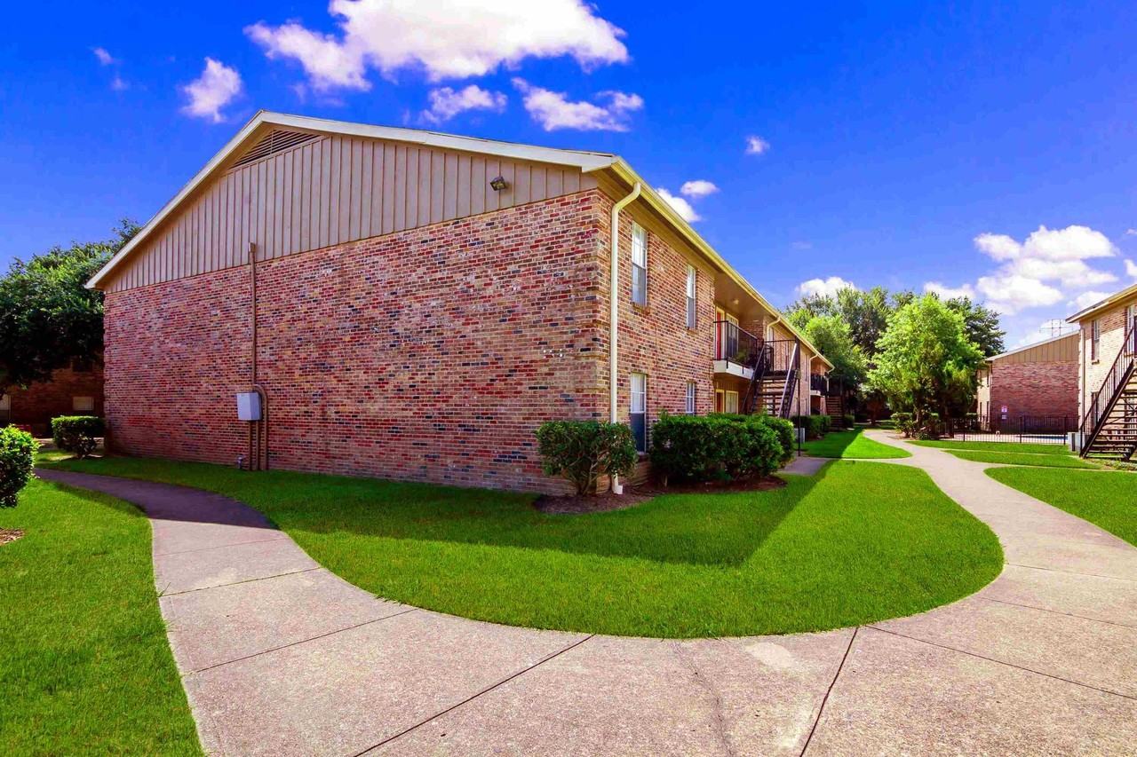 Baystone Apartments - Photo 2 of 18