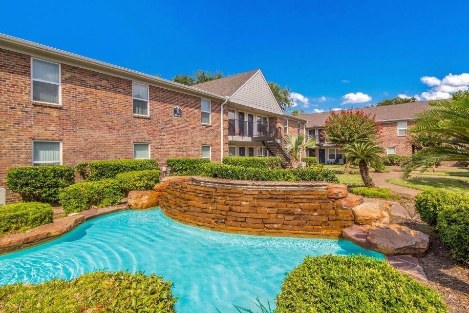 Baystone Apartments - Photo 6 of 18