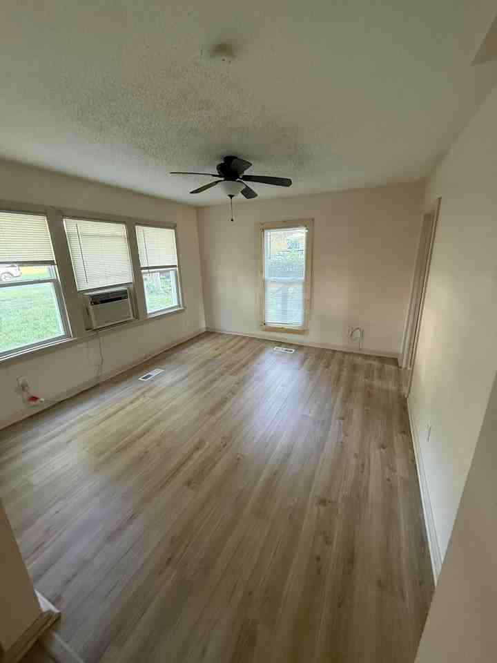 516 South Oak Street, Unit A - Photo 3 of 10