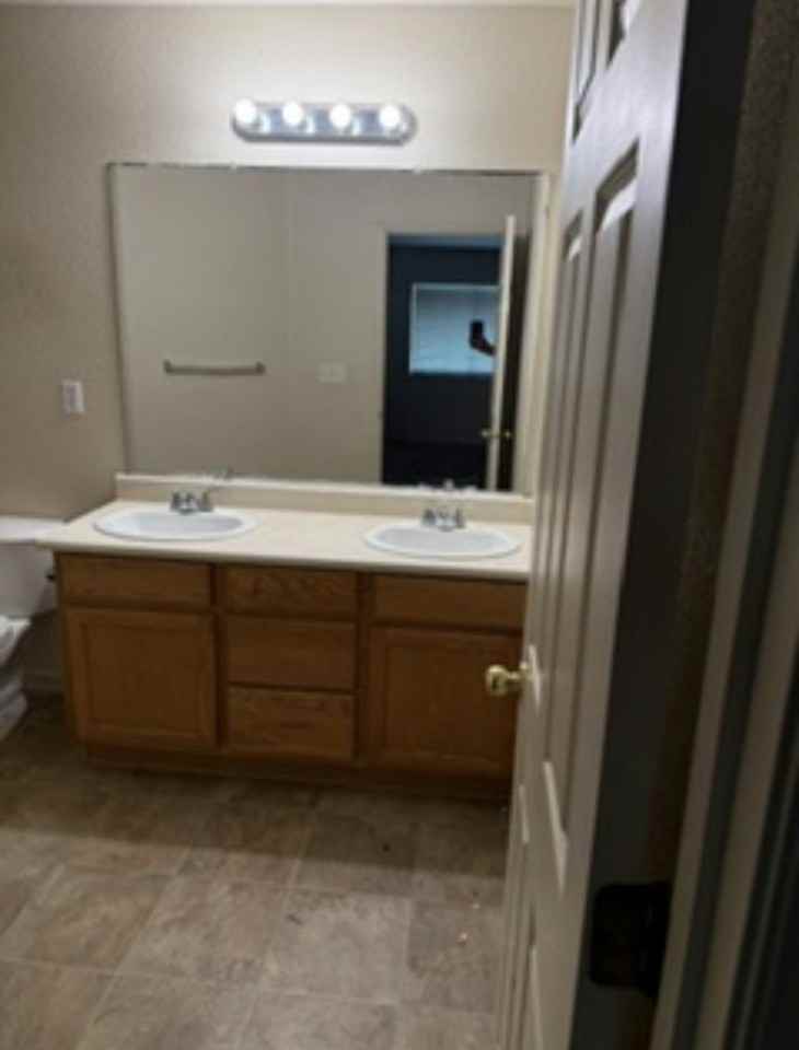 3947 West Delta Avenue - Photo 3 of 8