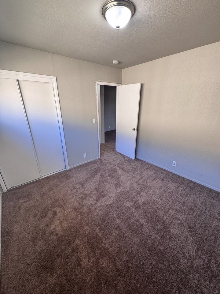 (420) 1079  81st Avenue - Photo 2 of 9
