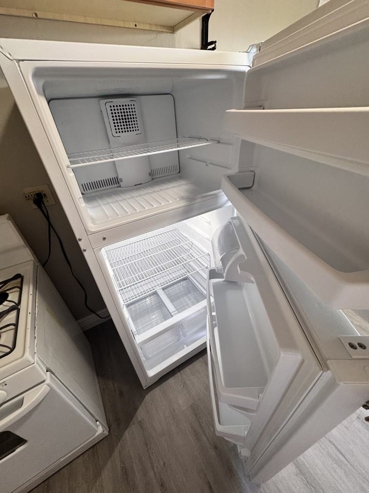 (420) 1079  81st Avenue - Photo 4 of 9