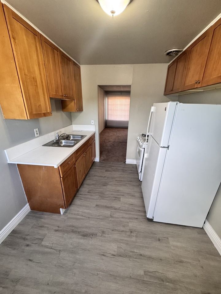 (420) 1079  81st Avenue - Photo 6 of 9