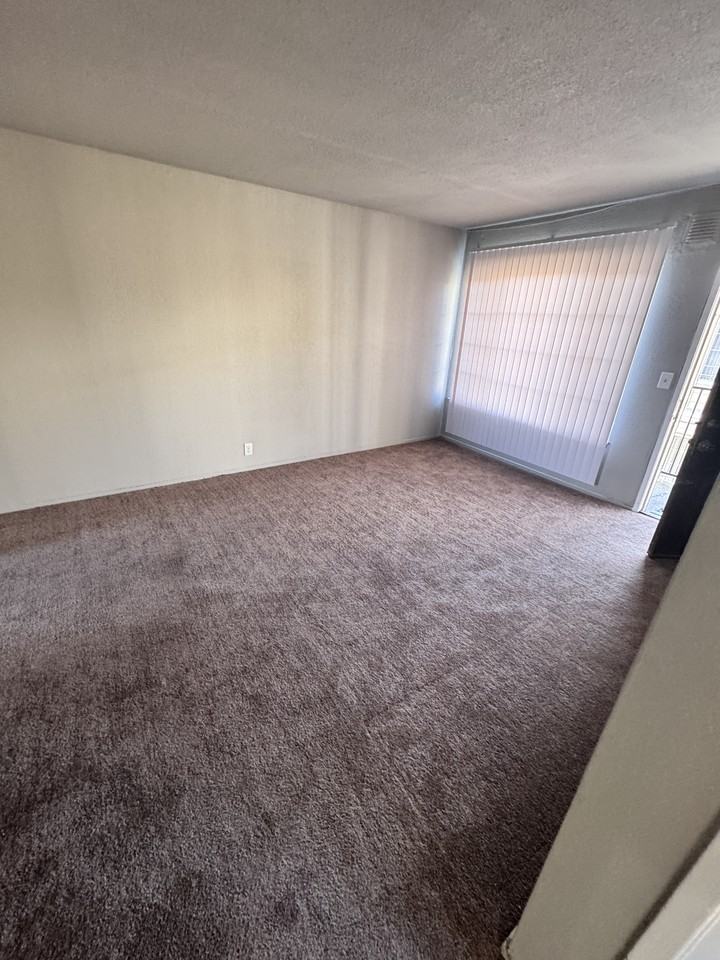 (420) 1079  81st Avenue - Photo 7 of 9